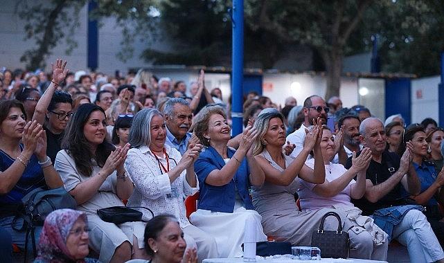 Burhaniye Belediyesi Kadınlar Korosundan Unutulmaz Bir Gece Burhaniye Belediyesi Kadınlar Korosundan Unutulmaz Bir Gece
