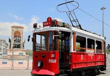 İstanbul'un Tarihi Nostaljik Tramvayı Yenilendi