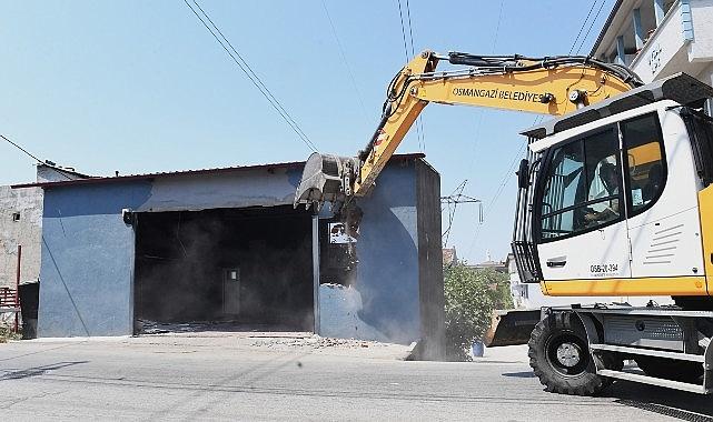 Yüksek gerilim hattına yapılan kaçak iş yeri yıkıldı Yüksek gerilim hattına yapılan kaçak iş yeri yıkıldı