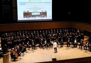 EÜ Klasik Türk Müziği Korosu'ndan İzmir Festivali'nde Unutulmaz Performans