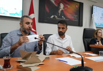 AK Partili meclis üyesi CHP’ye geçti: Ufuk Bayır Adıyaman Belediyesi Başkan Vekilliği’ne seçildi - Videolu Haber