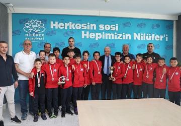 Başkan Şadi Özdemir başarılı sporcuları ağırladı
