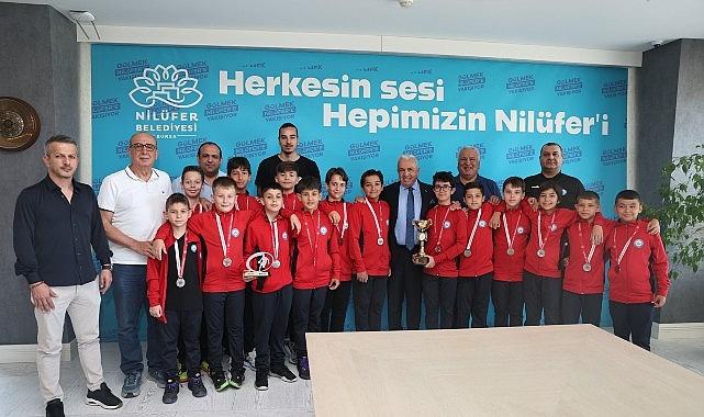 Başkan Şadi Özdemir başarılı sporcuları ağırladı Başkan Şadi Özdemir başarılı sporcuları ağırladı