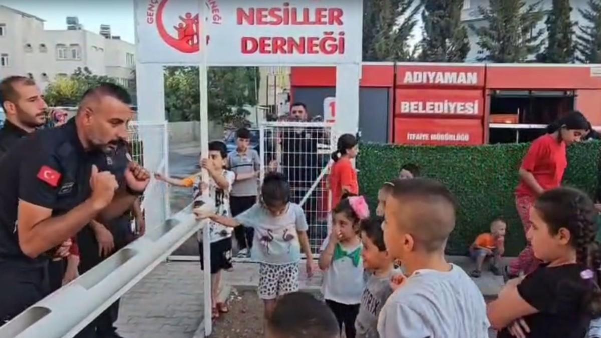 Genç Nesiller Derneği’nden çocuklara yangın bilinci eğitimi - Videolu Haber Genç Nesiller Derneği’nden çocuklara yangın bilinci eğitimi - Videolu Haber