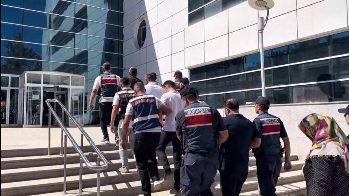 Adıyaman'da 11 milyon TL'lik tarımsal destek vurgunu: 57 kişiye operasyon - Videolu Haber Adıyaman'da 11 milyon TL'lik tarımsal destek vurgunu: 57 kişiye operasyon - Videolu Haber