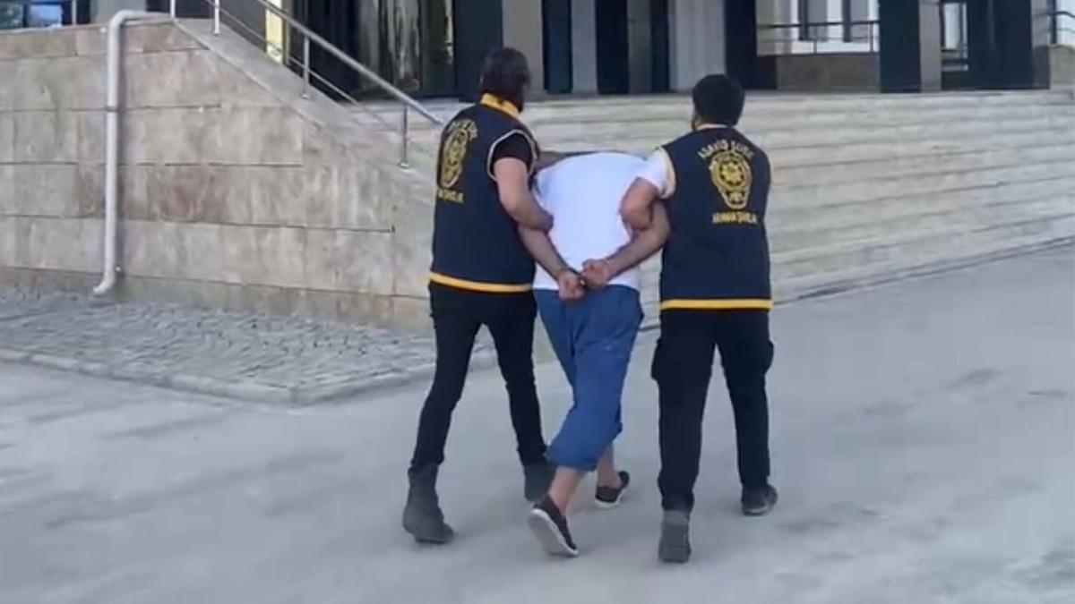 16 yıl 11 ay 15 gün hapis cezası ile aranan şahıs balkondan kaçmaya çalışırken yakalandı - Videolu Haber 16 yıl 11 ay 15 gün hapis cezası ile aranan şahıs balkondan kaçmaya çalışırken yakalandı - Videolu Haber