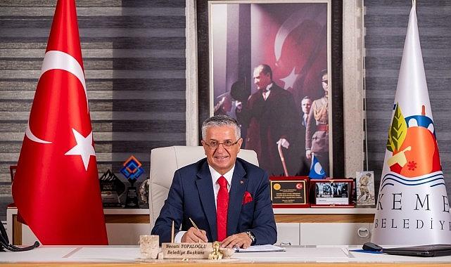 Saygı Öztürk Başkan Topaloğlu'nu köşesine taşıdı Saygı Öztürk Başkan Topaloğlu'nu köşesine taşıdı
