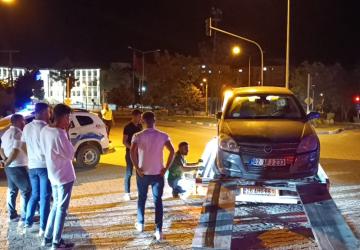 Otomobille hafif ticari araç çarpıştı: 4 yaralı - Videolu Haber