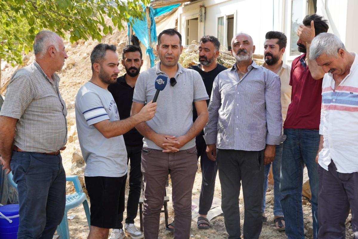 Girik köyü Kürk mezrasında yol, su ve elektrik isyanı: ‘Mezramıza hizmet istiyoruz’ - Videolu Haber Girik köyü Kürk mezrasında yol, su ve elektrik isyanı: ‘Mezramıza hizmet istiyoruz’ - Videolu Haber