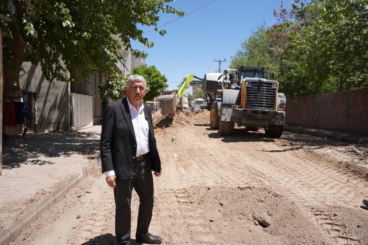 Kahta’da altyapı ve yol atağı: Yakup Can Bolat Caddesi yenileniyor Kahta’da altyapı ve yol atağı: Yakup Can Bolat Caddesi yenileniyor