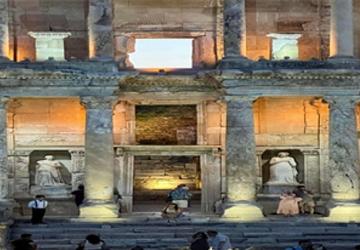 Gençler Efes'i keşfetti
