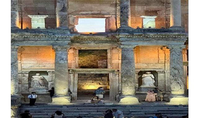 Gençler Efes'i keşfetti Gençler Efes'i keşfetti
