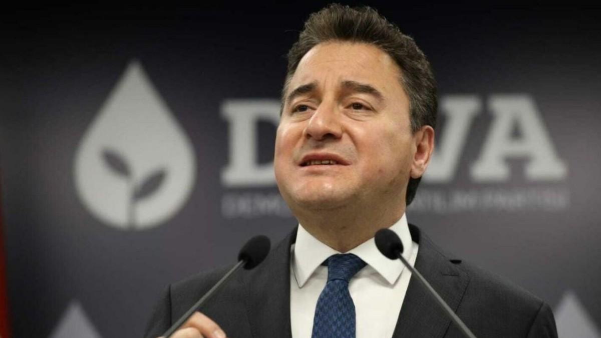 Babacan: Silah bırakma kararını memnuniyetle karşıladım, süreci ihtiyatlı bir iyimserlikle izliyoruz