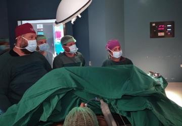Kahta Devlet Hastanesi’nde bir ilk: Karın fıtığı ameliyatı kapalı yöntemle yapıldı