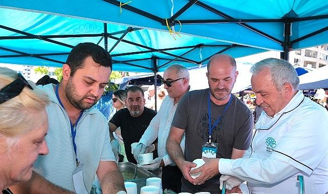 Başkan Şadi Özdemir'den aşure ikramı Başkan Şadi Özdemir'den aşure ikramı
