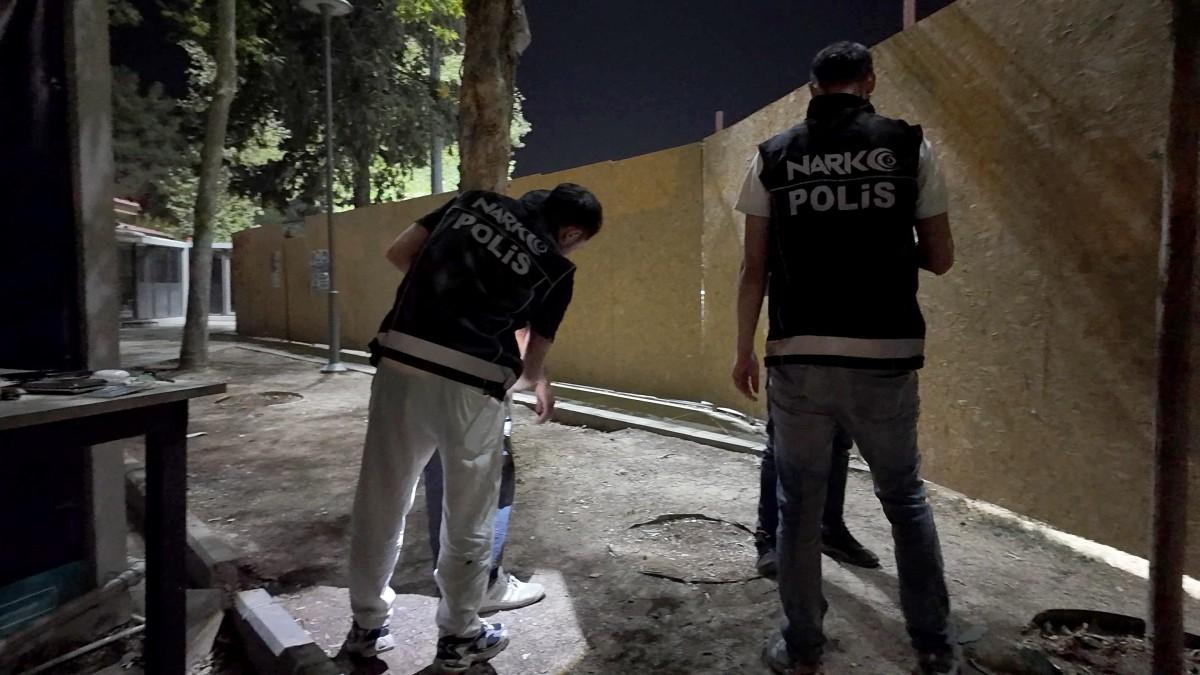 Konteyner kentler ve metruk binalarda uyuşturucu denetimi - Videolu Haber Konteyner kentler ve metruk binalarda uyuşturucu denetimi - Videolu Haber