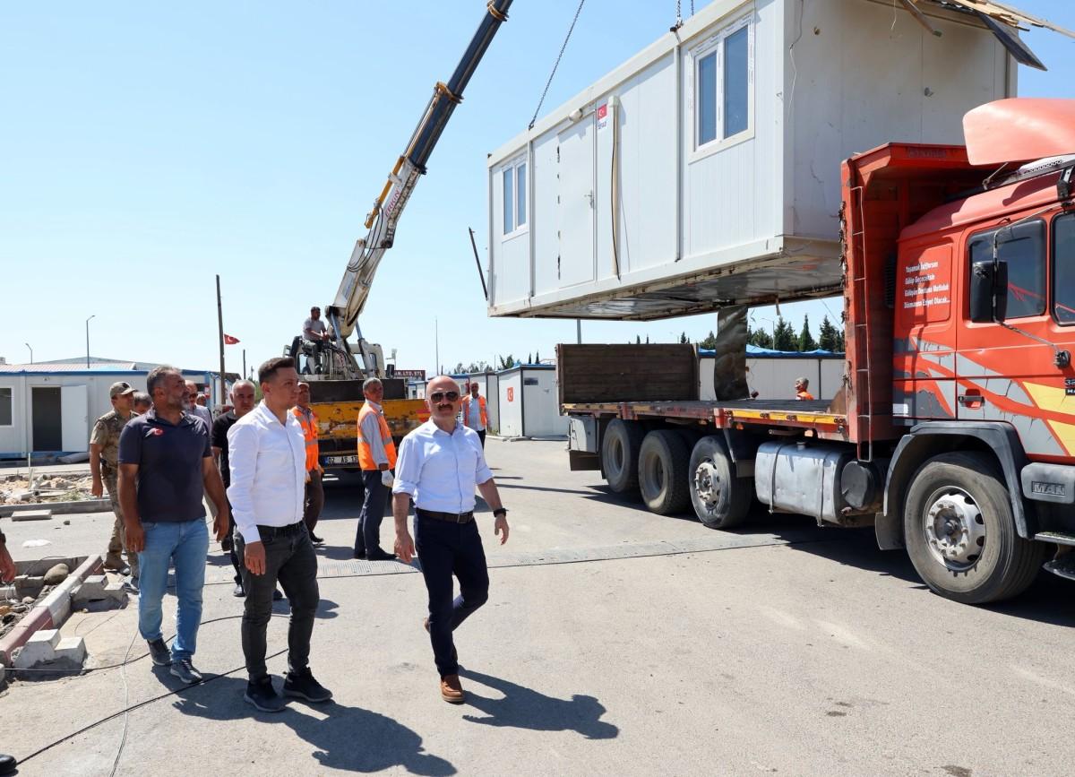 Adıyaman'da konteynerlerin kaldırma çalışması başladı Adıyaman'da konteynerlerin kaldırma çalışması başladı