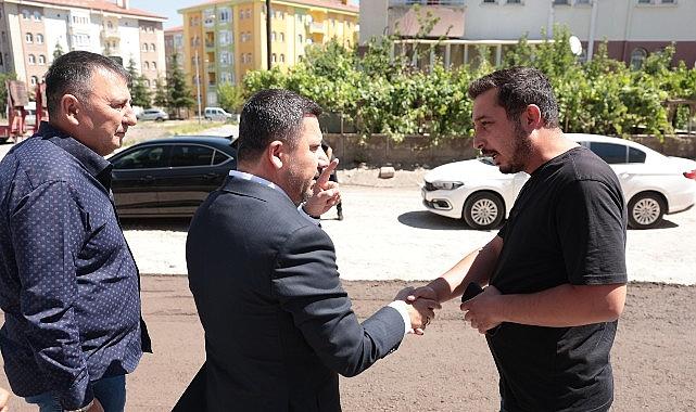 Belediye Başkanı Arı, Erenler ve Esenler Caddesi'nde Belediye Başkanı Arı, Erenler ve Esenler Caddesi'nde