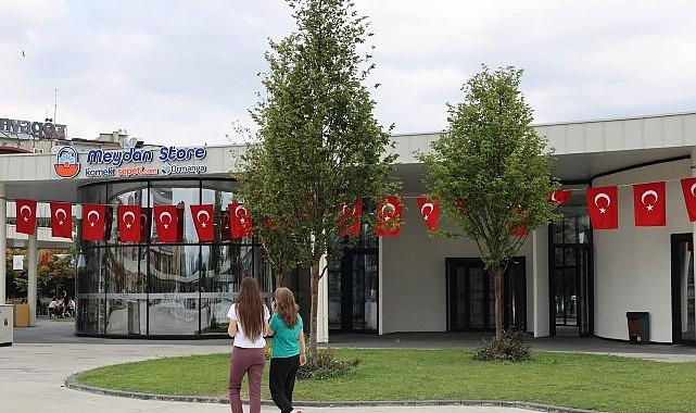 Büyükşehir'in "Yeşil" hassasiyeti Milli İrade Meydanı'na da yansıdı Büyükşehir'in "Yeşil" hassasiyeti Milli İrade Meydanı'na da yansıdı