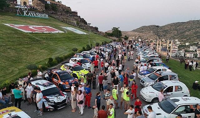Türkiye Ralli Şampiyonası Kapadokya Yarışı'nın Seremonik Startı Verildi Türkiye Ralli Şampiyonası Kapadokya Yarışı'nın Seremonik Startı Verildi