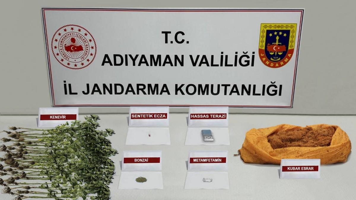 Adıyaman’da uyuşturucuya ağır darbe 43 şüpheliden 8’i tutuklandı Adıyaman’da uyuşturucuya ağır darbe 43 şüpheliden 8’i tutuklandı
