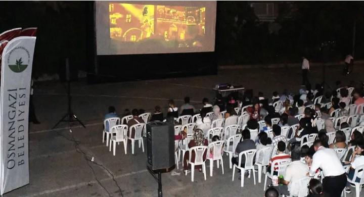 Bursa Osmangazi’de Yaz Akşamları Sinema Keyfi Başlıyor Bursa Osmangazi’de Yaz Akşamları Sinema Keyfi Başlıyor