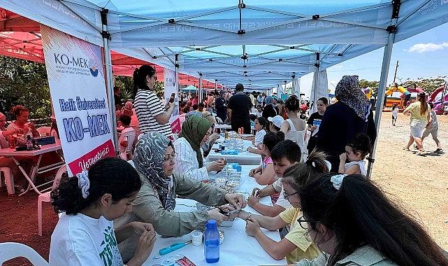 Sahilde şenlik, denizde yarış Sahilde şenlik, denizde yarış