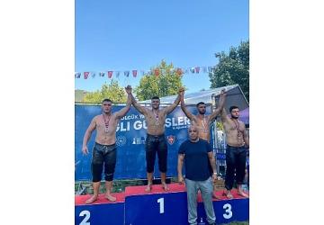 Kemer Belediye güreşçisi kürsüye çıktı