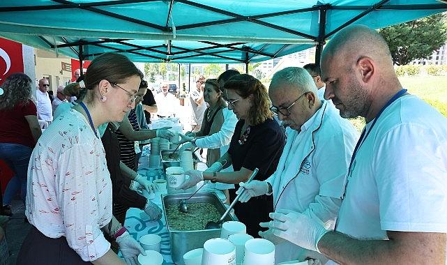Nilüfer Belediyesi'nden şehit ve gazi yakınlarına aşure ikramı Nilüfer Belediyesi'nden şehit ve gazi yakınlarına aşure ikramı