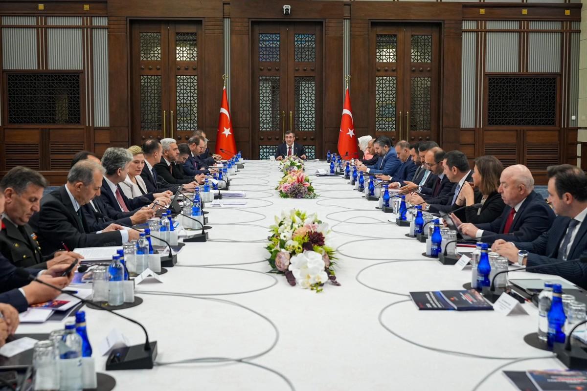 Cevdet Yılmaz: '2030'a kadar 81 ilimize dijital ikiz, 187 belediyeye akıllı şehir birimi kuracağız' Cevdet Yılmaz: '2030'a kadar 81 ilimize dijital ikiz, 187 belediyeye akıllı şehir birimi kuracağız'