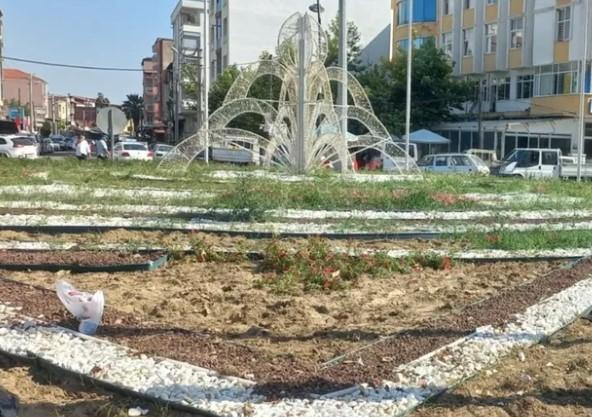 Manisa’da Kurakçıl Peyzaj Uygulamalarıyla Su Tasarrufu ve Güzellik Manisa’da Kurakçıl Peyzaj Uygulamalarıyla Su Tasarrufu ve Güzellik