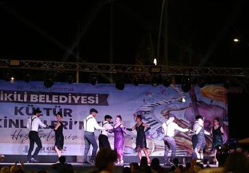 Dikili Belediyesi Kültür Etkinlikleri dansın ve ritmin coşkusuyla başladı