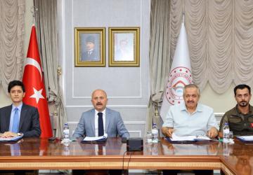 Vali Dr. Osman Varol, sahipsiz hayvanların korunmasına yönelik VKS toplantısına katıldı