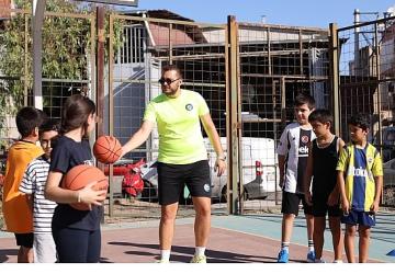 Karabağlar'lı Çocuklar Bu Yaz Mahallede Sporla Buluşuyor