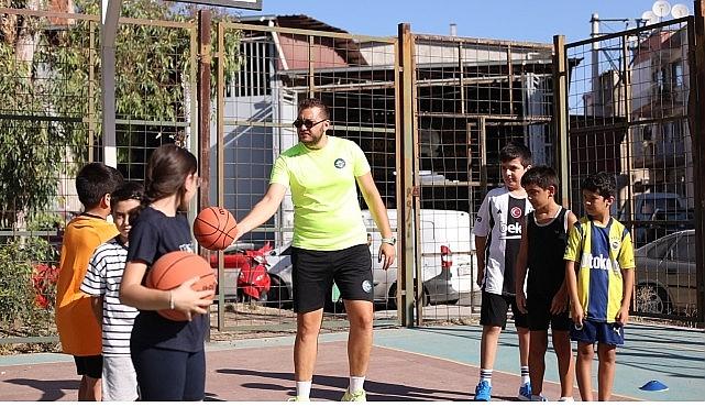 Karabağlar'lı Çocuklar Bu Yaz Mahallede Sporla Buluşuyor Karabağlar'lı Çocuklar Bu Yaz Mahallede Sporla Buluşuyor