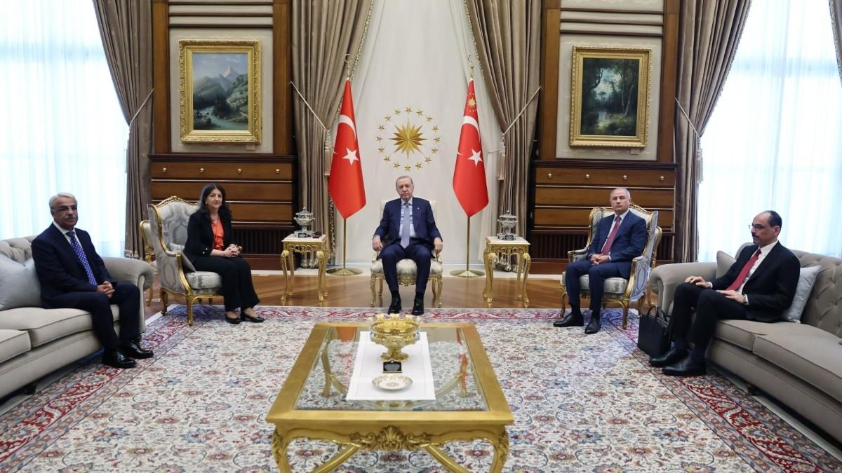 Erdoğan ile görüşen DEM heyetinden ilk açıklama: ‘Süreç yeni bir aşamaya girdi, karşılıklı irade devam ediyor’ Erdoğan ile görüşen DEM heyetinden ilk açıklama: ‘Süreç yeni bir aşamaya girdi, karşılıklı irade devam ediyor’