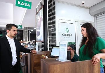 Güner, Öğle Yemeğini Vatandaşlarla Birlikte Yedi