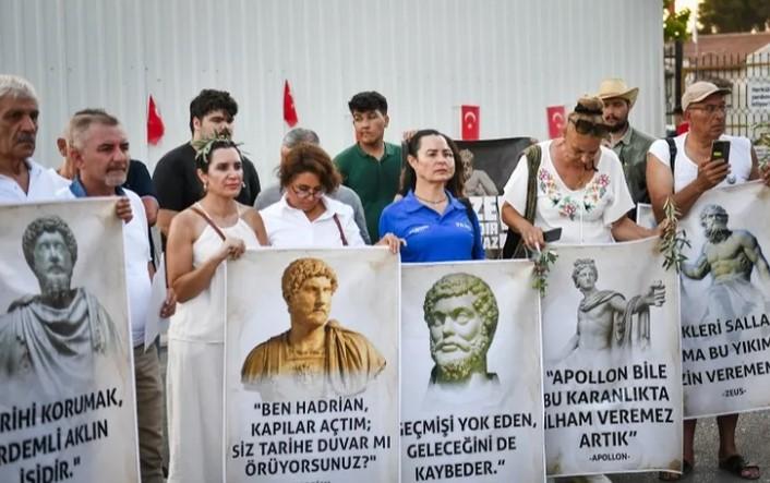 ASSİM Dernekleri Antalya Müzesi İçin Kültür Nöbetinde ASSİM Dernekleri Antalya Müzesi İçin Kültür Nöbetinde