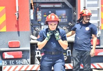 İzmir İtfaiyesi Çeşme'nin dört bir yanında görev başında