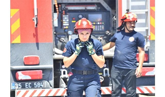 İzmir İtfaiyesi Çeşme'nin dört bir yanında görev başında İzmir İtfaiyesi Çeşme'nin dört bir yanında görev başında