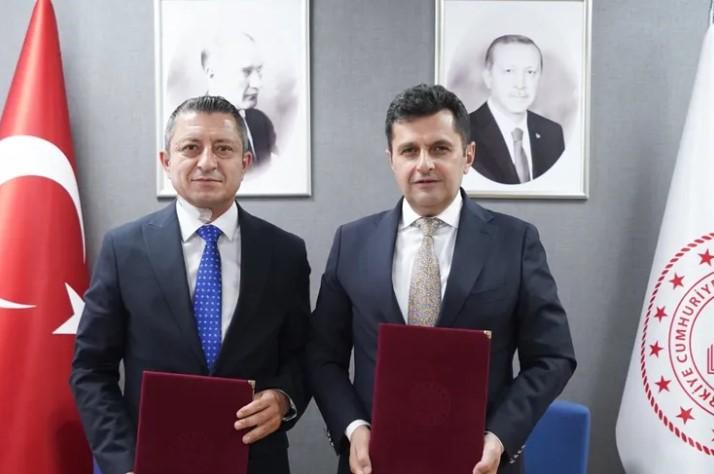 MEB ve Ford Otosan’dan Geleceğin Ustalarına Ortak Eğitim Projesi MEB ve Ford Otosan’dan Geleceğin Ustalarına Ortak Eğitim Projesi