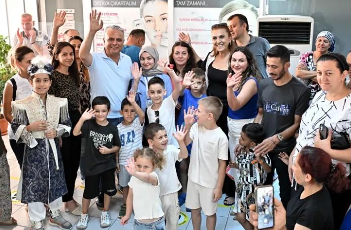 Başkan Uysal’dan Muratpaşa’daki Sünnet Çocuklarına Anlamlı Ziyaret Başkan Uysal’dan Muratpaşa’daki Sünnet Çocuklarına Anlamlı Ziyaret