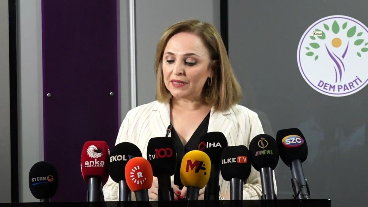 DEM Parti Sözcüsü Doğan, komisyondaki olası yeni temsile ilişkin açıklama yaptı DEM Parti Sözcüsü Doğan, komisyondaki olası yeni temsile ilişkin açıklama yaptı