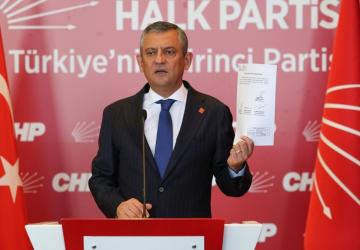 Özgür Özel’den çok sert açıklama: ‘Abdurrahman Tutdere’yi değil, AK Partili belediyeleri inceleyin’