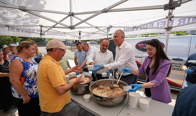 Başkan Ünal Işık, yurttaşlarla aşurenin bereketini paylaştı