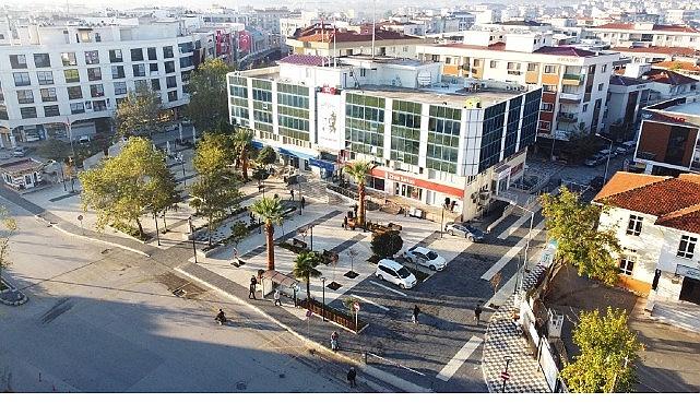 Menderes Belediyesi'nden Ot Temizliği Menderes Belediyesi'nden Ot Temizliği