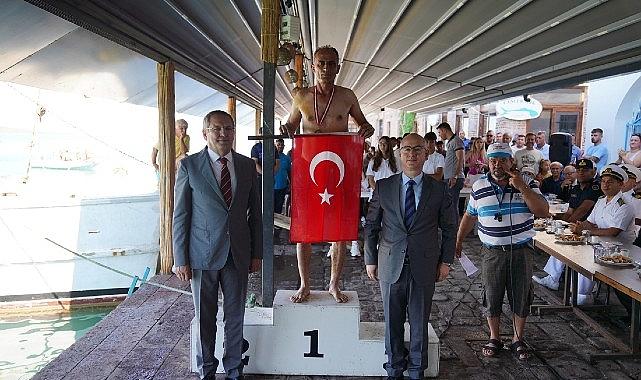 Ayvalık'ta 99. Denizcilik ve Kabotaj Bayramı coşkuyla kutlandı. Ayvalık'ta 99. Denizcilik ve Kabotaj Bayramı coşkuyla kutlandı.