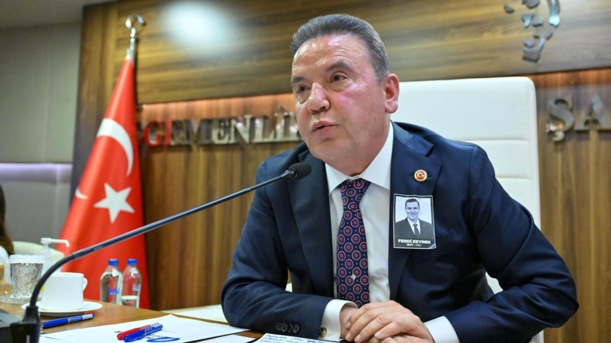 Antalya Büyükşehir Belediye Başkanı Muhittin Böcek tutuklandı Antalya Büyükşehir Belediye Başkanı Muhittin Böcek tutuklandı