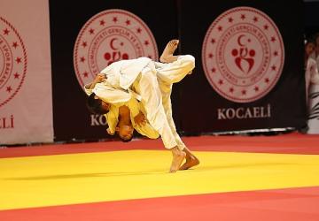 Kocaeli'de judo fırtınası esiyor