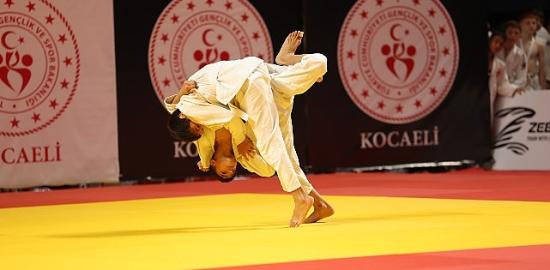 Kocaeli'de judo fırtınası esiyor
